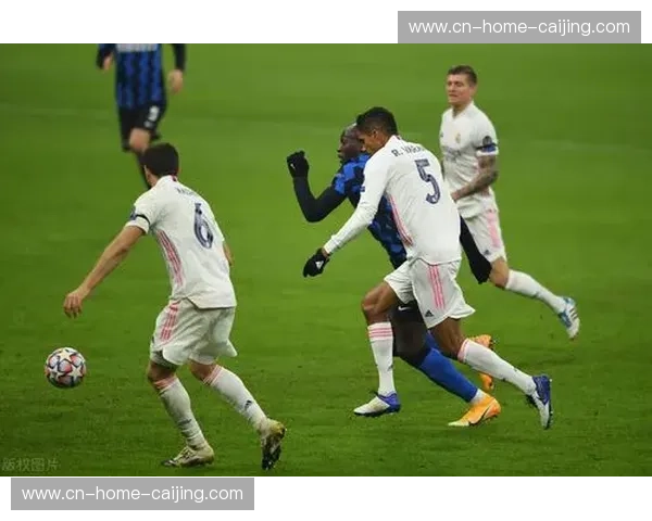 亚特兰大三中卫体系空当暴露 边翼卫回追速度成防守隐患